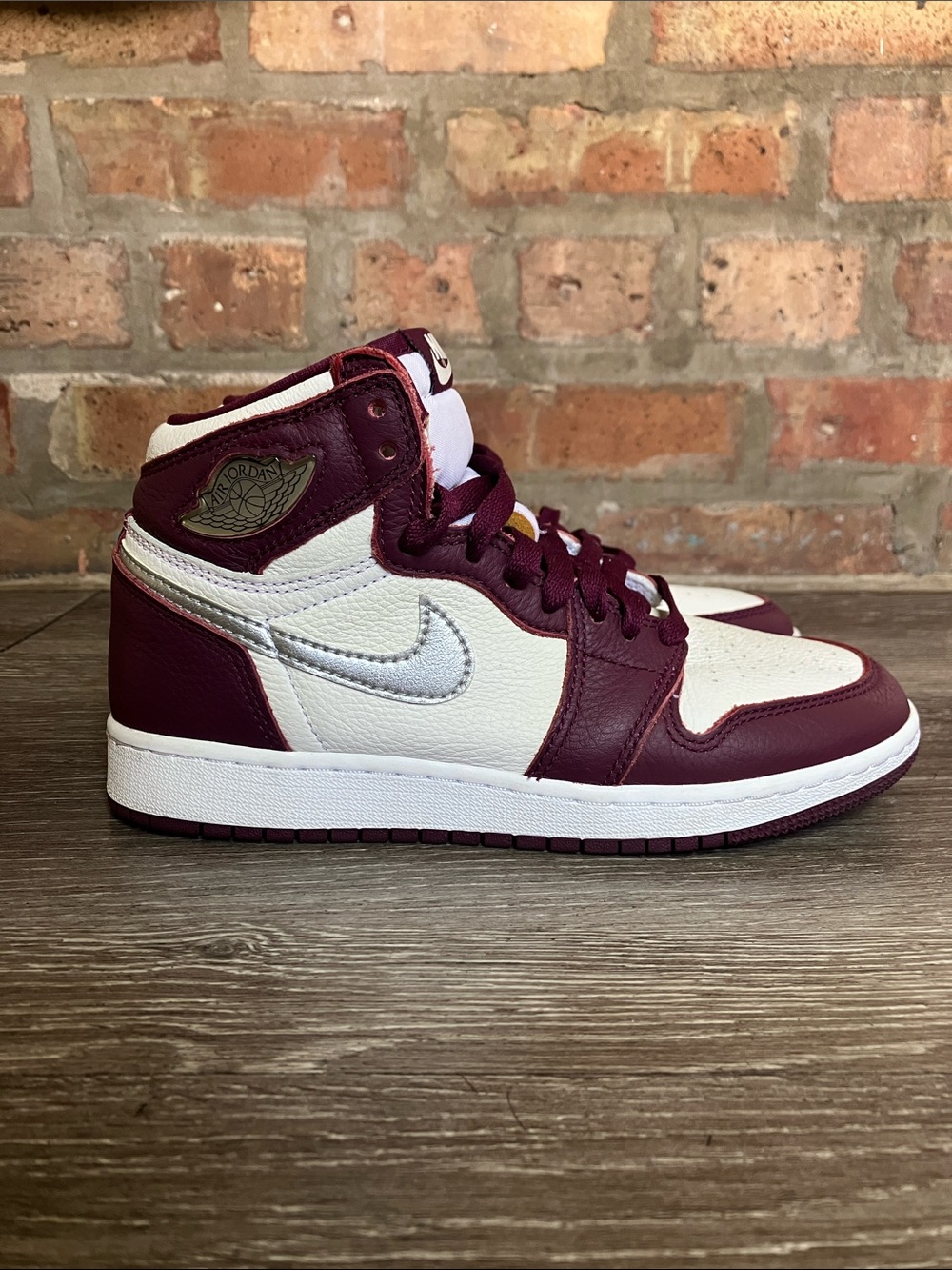 Nike Air Jordan 1 Retro High OG Bordeaux 575441-611 Size 4Y